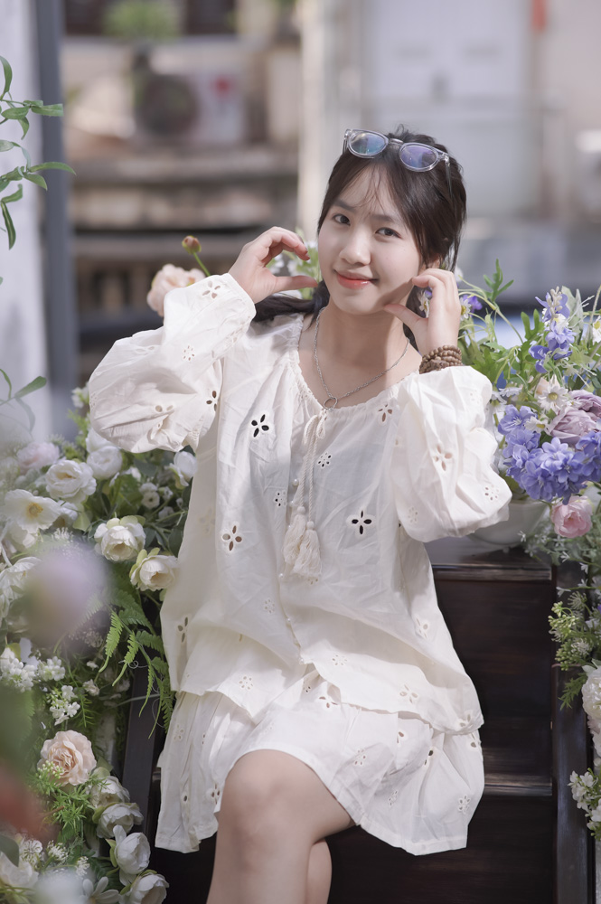 Set áo tay dài phối short, thêu ren nhẹ nhàng.