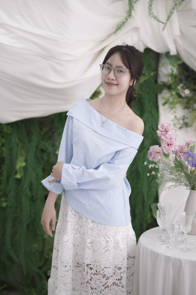 Set áo trễ vai phối váy ren, phong cách nhẹ nhàng, nữ tính