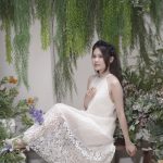 Váy yếm trắng ren hoa nổi