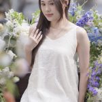 Váy suông 2 dây giữa vườn hoa