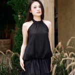Đầm voan suông màu đen cổ yếm ảnh 4