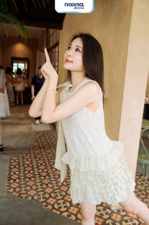 Set Ren Trắng Nơ Lệch Vai & Chân Váy Bèo Tầng