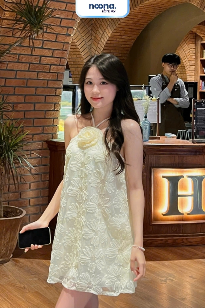 Váy Ren Hoa Yếm Xoè Nhẹ Nhàng Quý Phái
