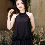 Đầm voan suông màu đen cổ yếm ảnh 1