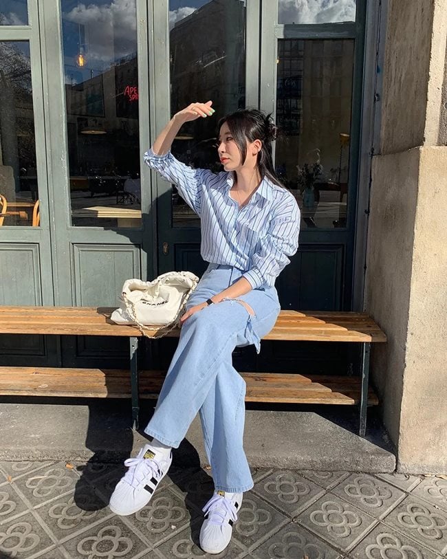 Noona Dress gợi ý 3 set đồ đi du lịch cho nữ hot nhất trong năm 2025 3 Set đồ đi du lịch cho nữ với áo sơ mi và quần ống rộng
